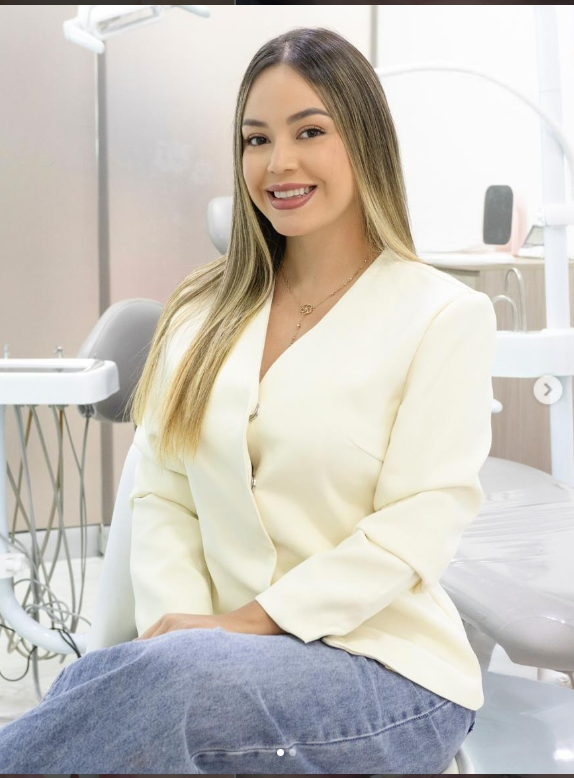 Dra. Manuela Murillo en su consultorio en Itagüí
